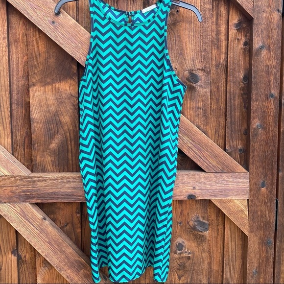 Everly Chevron Navy and Green Dress - Picture 8 of 8